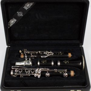 Buffet Crampon E13 Professional Bb Clarinet, Stained African Blackwood, 17 Keys - Image 9