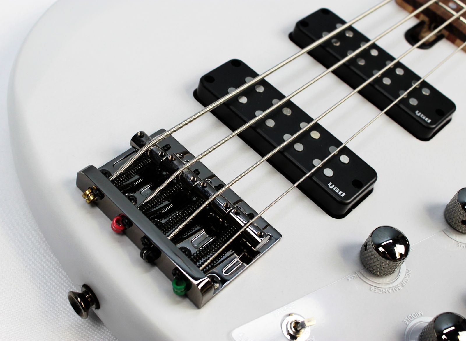 Yamaha TRBX304 4-string bass white humbucking active/passive pickups