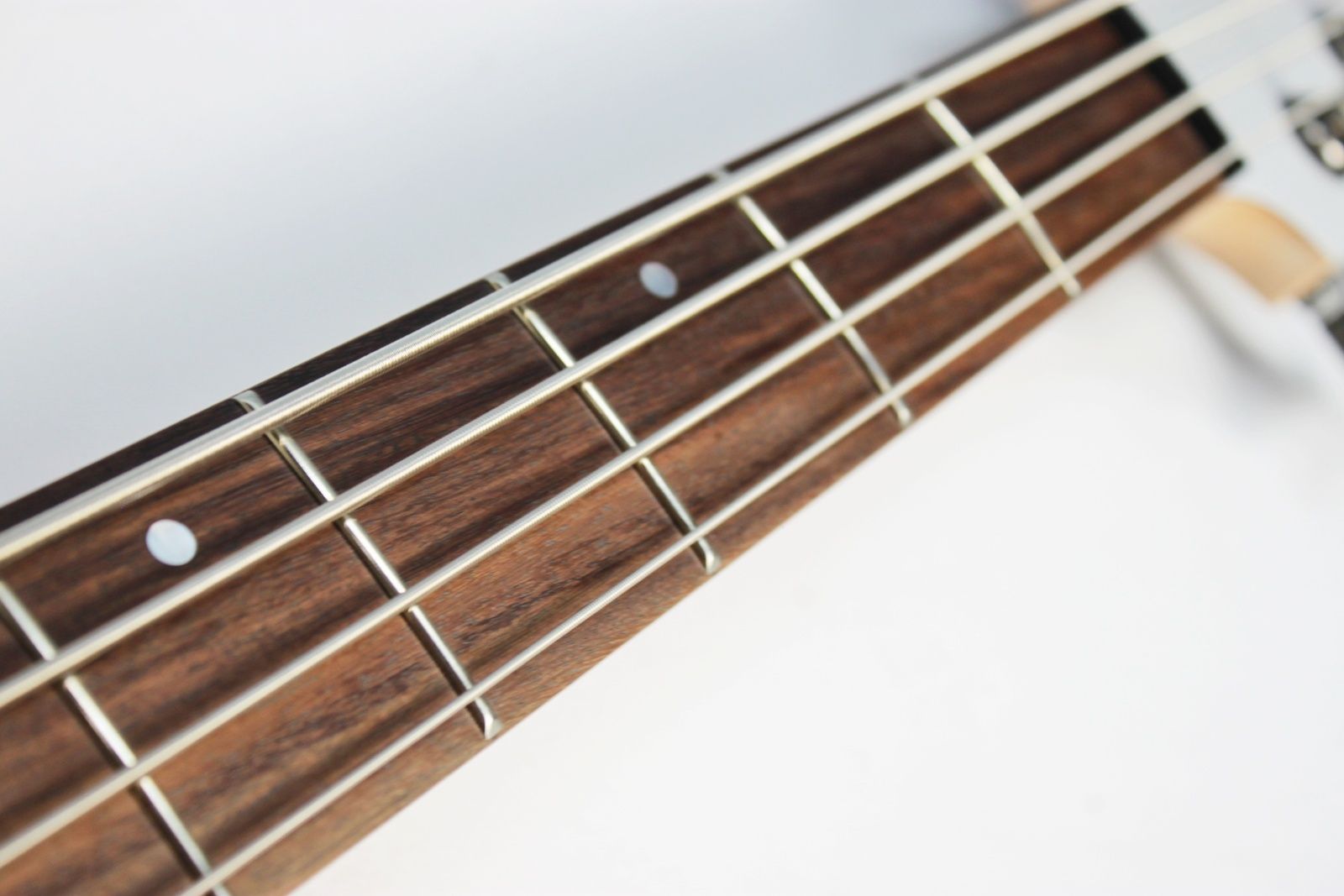 Yamaha TRBX304 4-string bass white fretboard