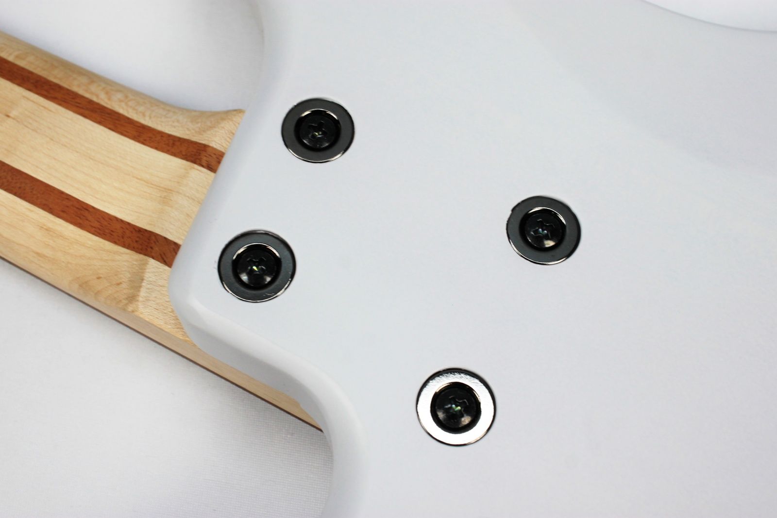 Yamaha TRBX304 4-string bass white bolt-on neck