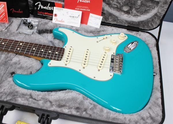 Fender American Professional II Stratocaster 2021 Miami Blue case included