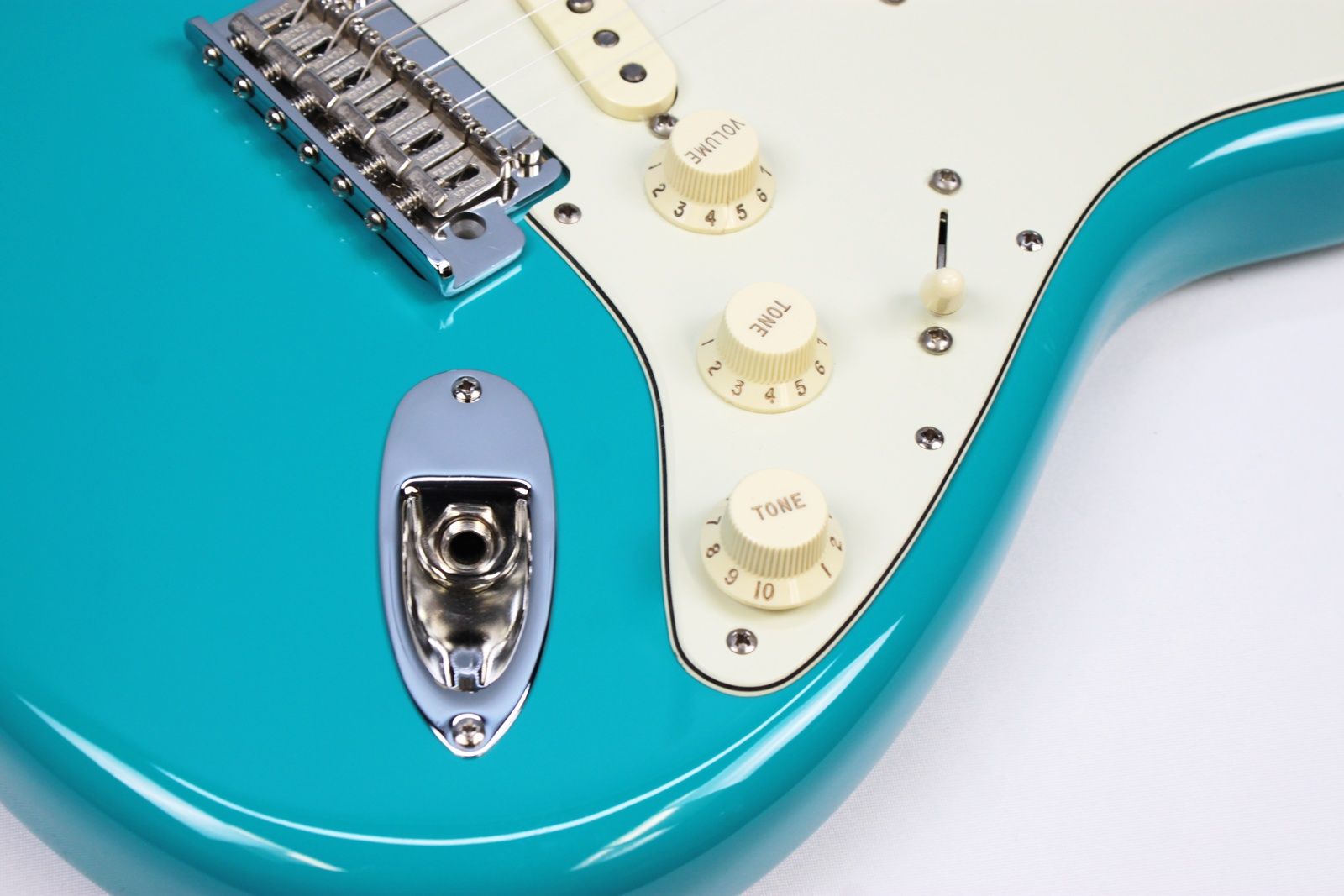 Fender American Professional II Stratocaster 2021 Miami Blue output jack and tone controls