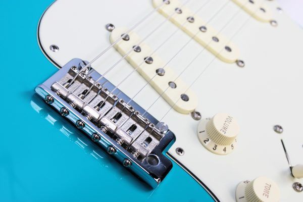 Fender American Professional II Stratocaster 2021 Miami Blue strat style bridge