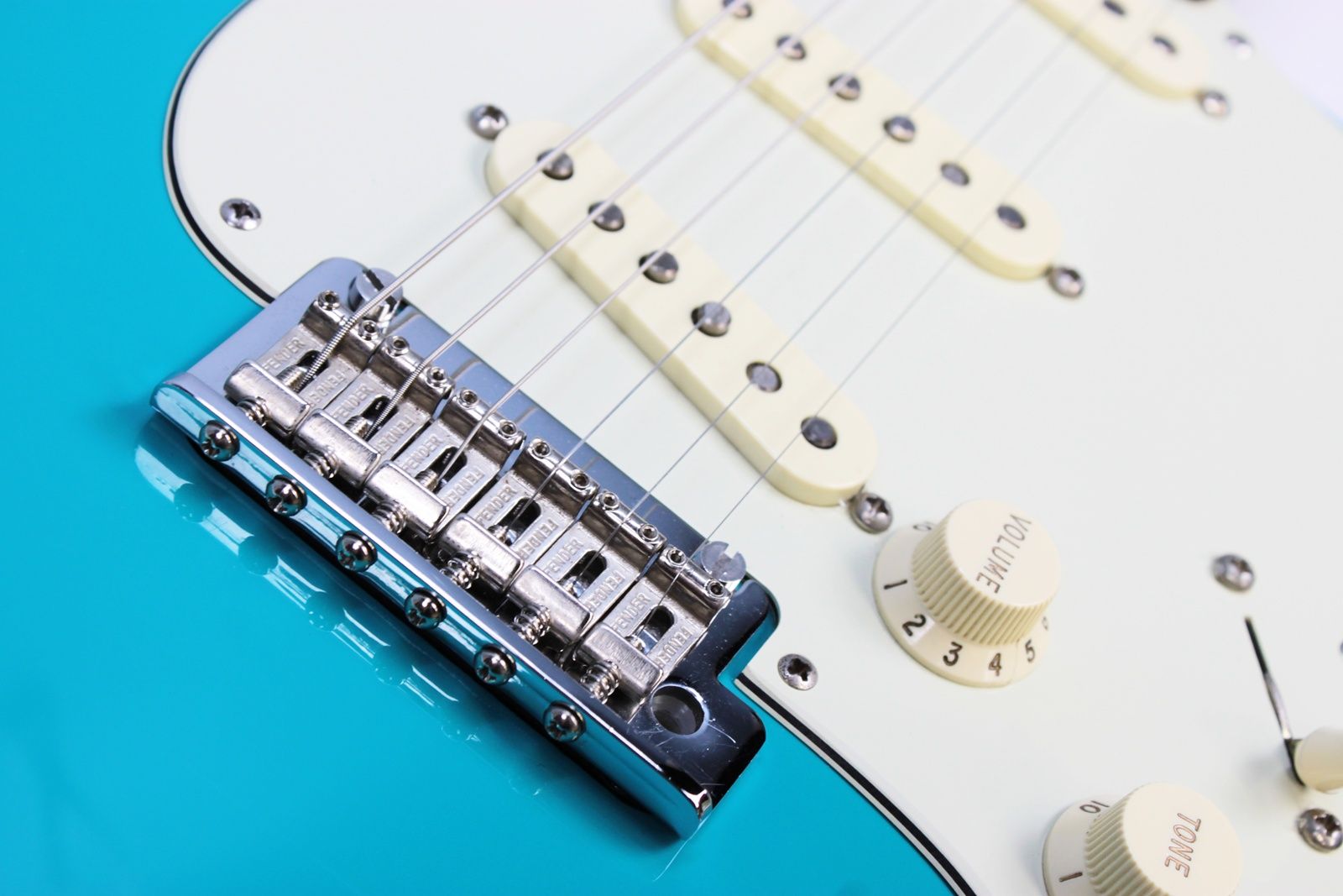 Fender American Professional II Stratocaster 2021 Miami Blue strat style bridge