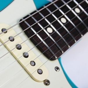 Fender American Professional II Stratocaster 2021 Miami Blue noiseless v pickup neck