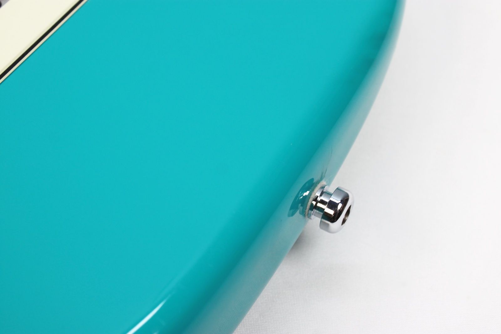 Fender American Professional II Stratocaster 2021 Miami Blue strap button