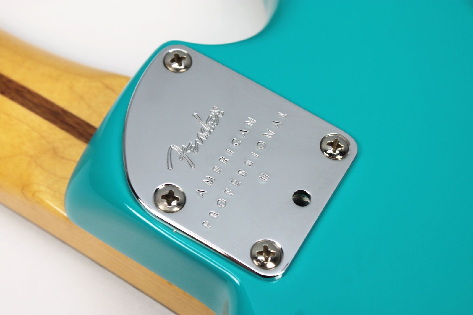 Fender American Professional II Stratocaster 2021 Miami Blue neck plate