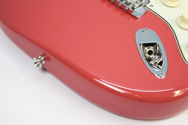 Brand new Fender Limited Edition American Vintage II ’61 Stratocaster in Fiesta Red strap buttonj