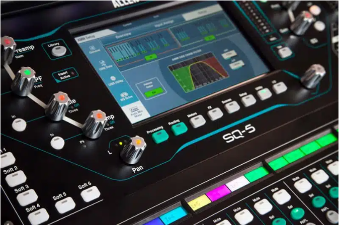 allen-and-&-heath SQ-6 48-channel-digital-mixer-close-up