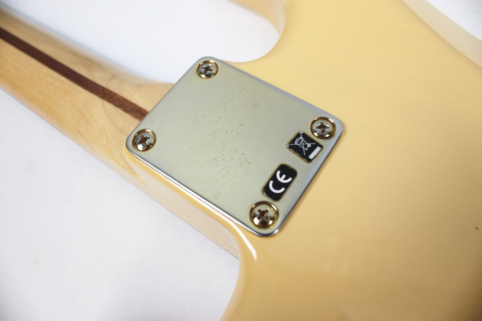 fender-deluxe-player-strat-stratocaster-mim-2015-neck-plate