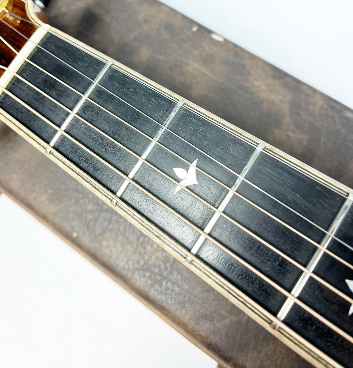 eastman-dt30gace-acoustic-guitar-cutaway-fretwear