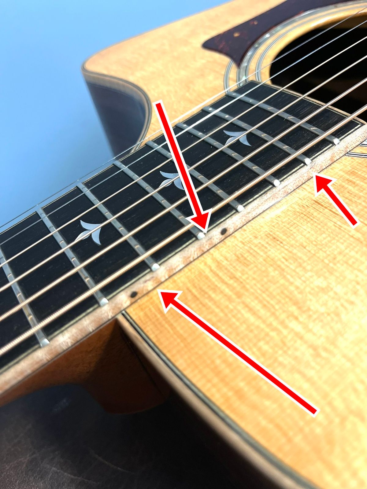 eastman-dt30gace-acoustic-guitar-cutaway-fret-wear