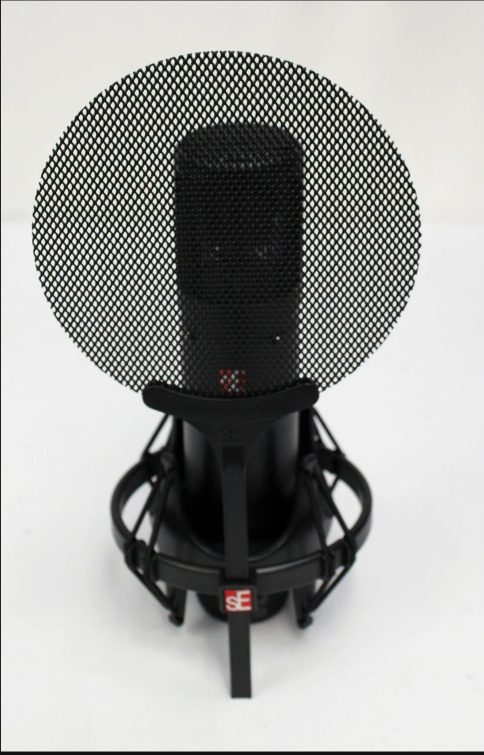sE2200 microphone with shockmount and pop filter