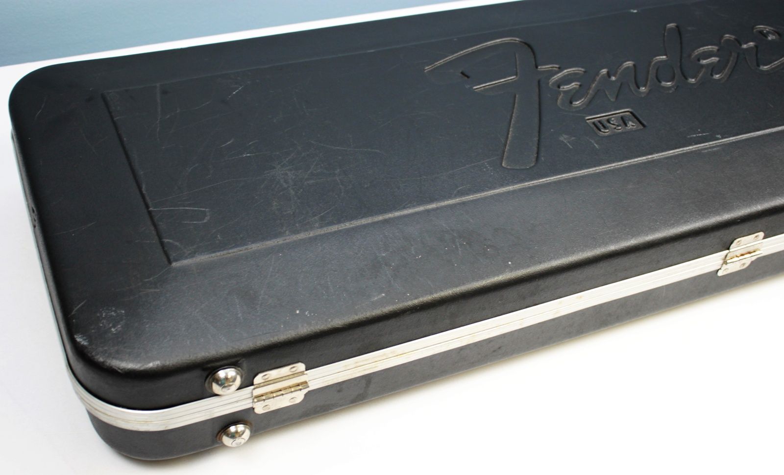 Fender 80s Hard Shell Case angled view