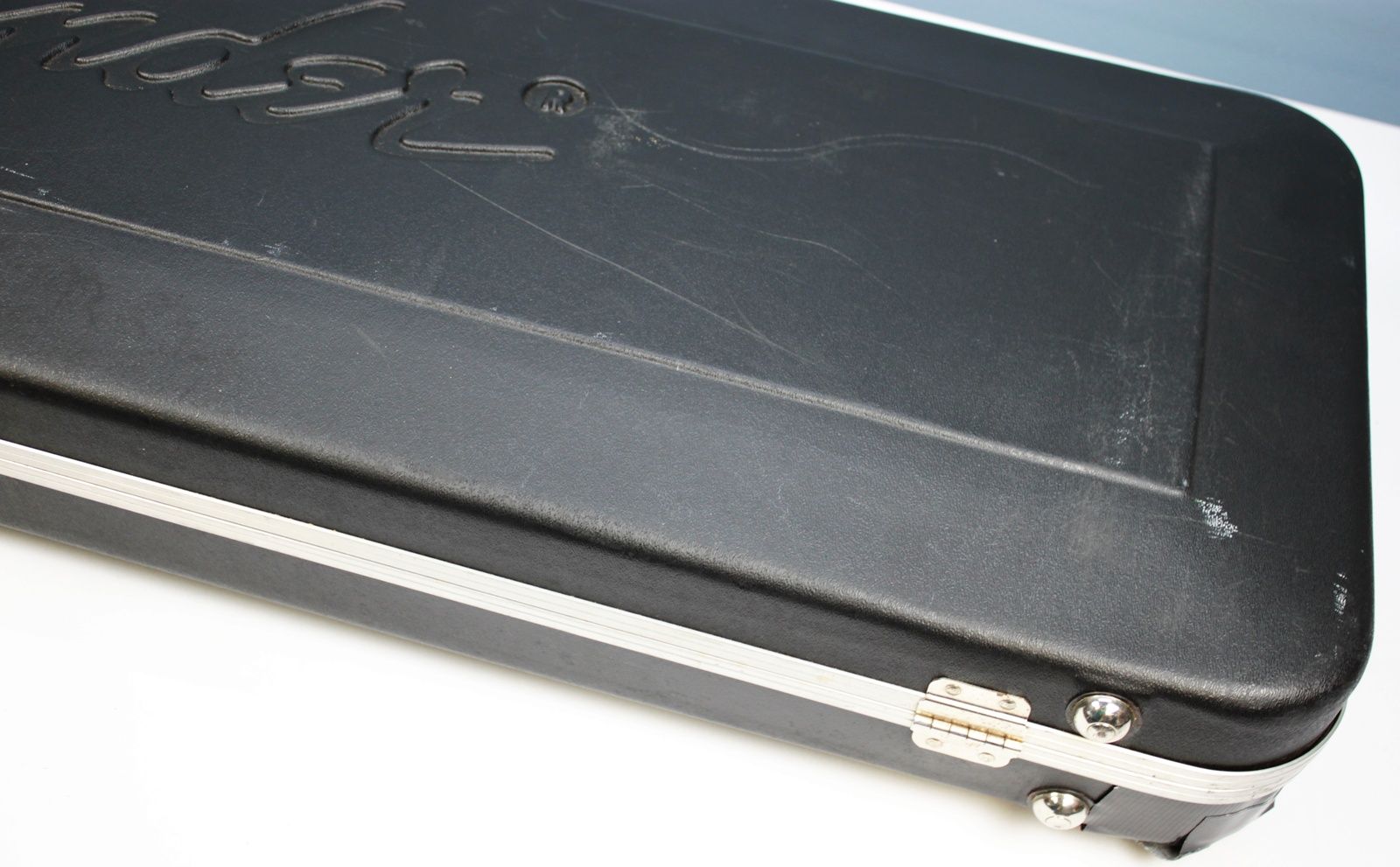 Fender 80s Hard Shell Case latches