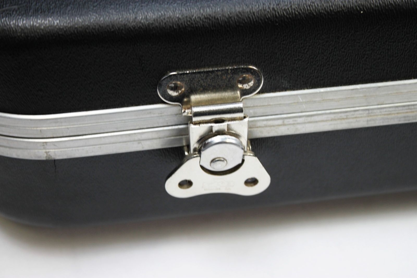 Fender 80s Hard Shell Case latches working as expected