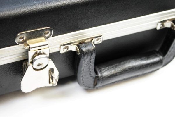 Fender 80s Hard Shell Case latch 1