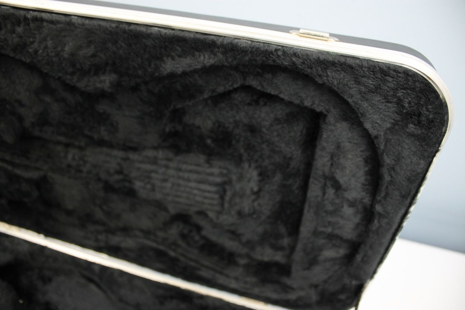 Fender 80s Hard Shell Case black interior
