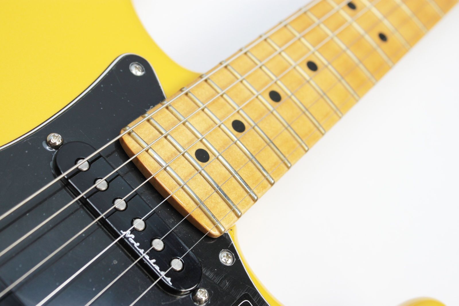 Fender Player II Modified Stratocaster Sunshine Yellow noiseless pickups