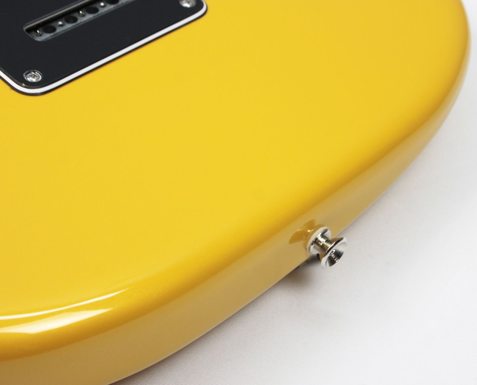 Fender Player II Modified Stratocaster Sunshine Yellow strap button