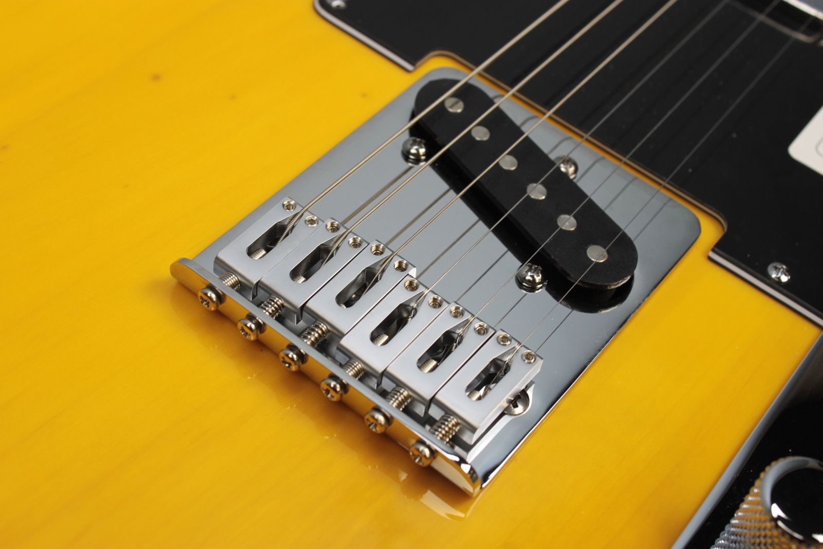 Fender Standard Telecaster Butterscotch Blonde maple fingerboard 6-bridge saddles