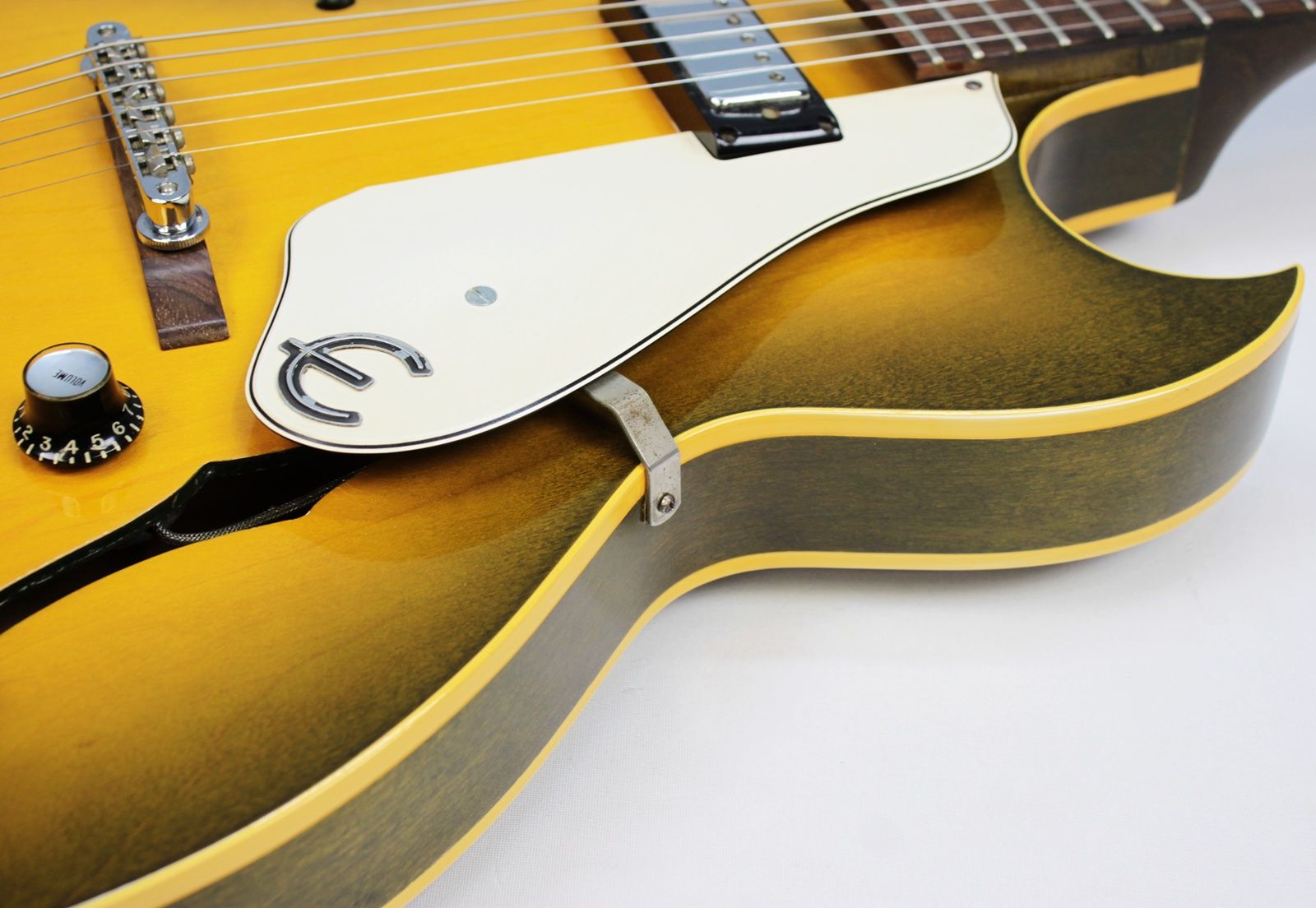 1966 Epiphone Sorrento - E452T - Hollowbody Archtop - Royal Olive Burst e logo on pickguard