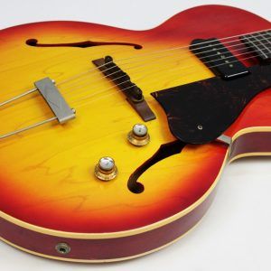 Gibson ES-125C 1965 - Cherry Sunburst front of archtop body