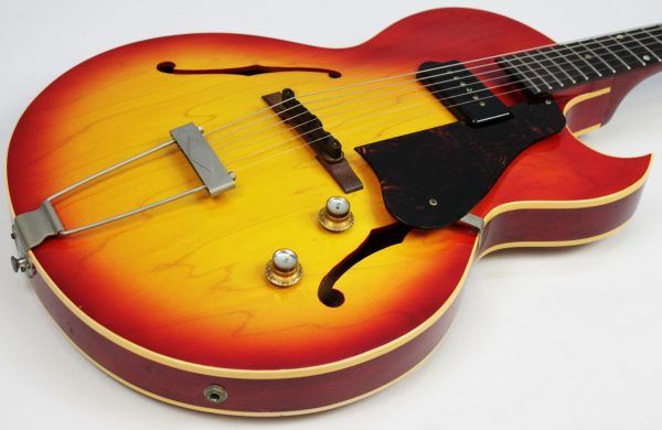 Gibson ES-125C 1965 - Cherry Sunburst front of archtop body