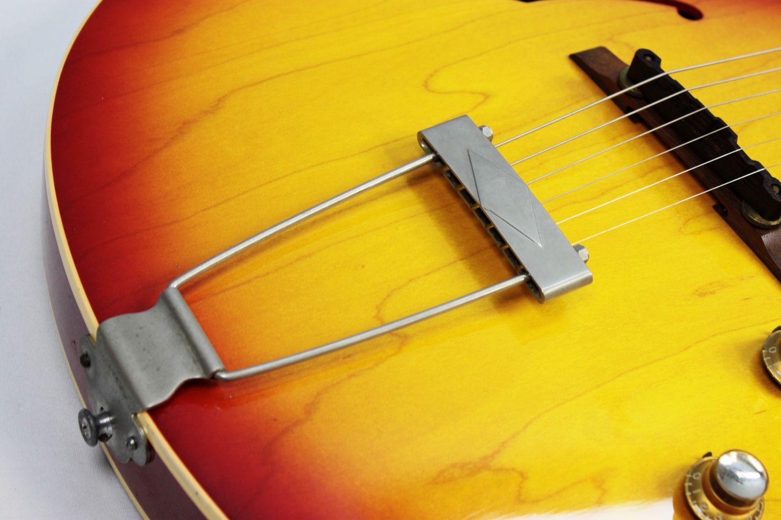 Gibson ES-125C 1965 - Cherry Sunburst trapeze tail piece