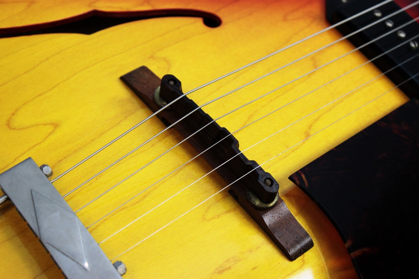 Gibson ES-125C 1965 - Cherry Sunburst rosewood bridge
