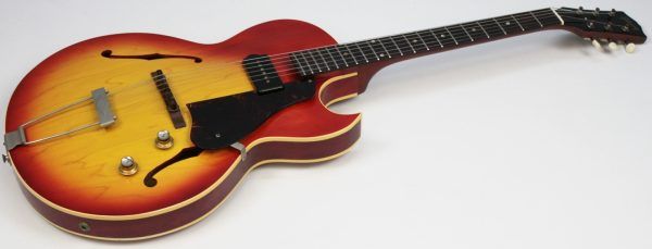 Gibson ES-125C 1965 - Cherry Sunburst front of the whole guitar