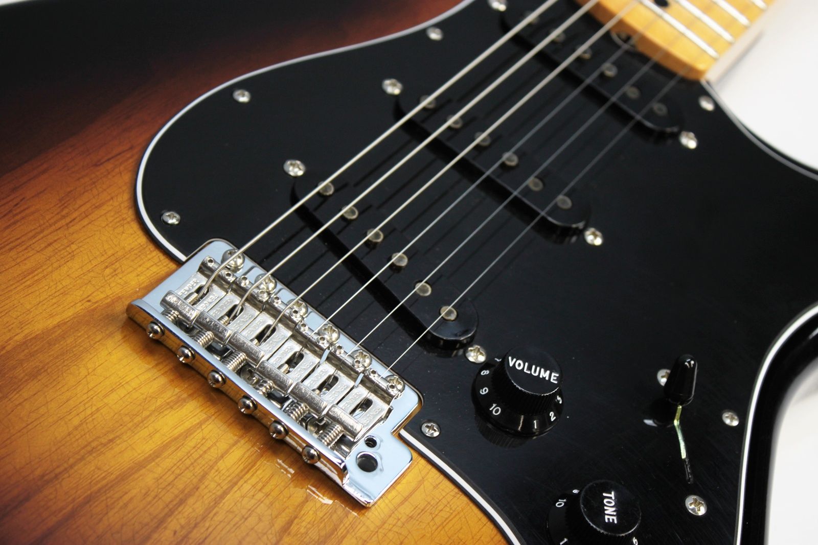 Fender Custom Shop B5 Postmodern Stratocaster 2025 - Two Tone Sunburst tremolo and pickups