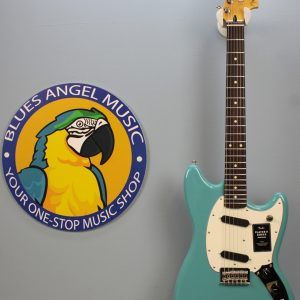 Fender Player II Mustang 2026 - Aquatone Blue - landing photo with parrot jojo logo