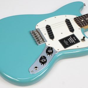 Fender Player II Mustang 2026 - Aquatone Blue - front of alder body