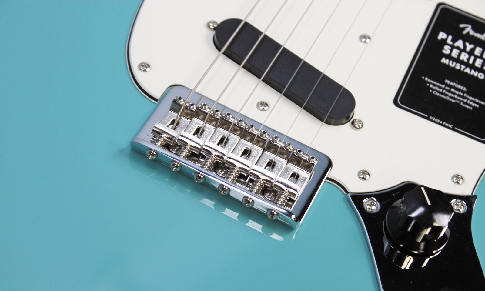 Fender Player II Mustang 2026 - Aquatone Blue six saddle bridge