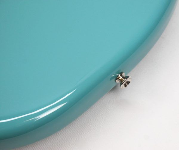 Fender Player II Mustang 2026 - Aquatone Blue strap button