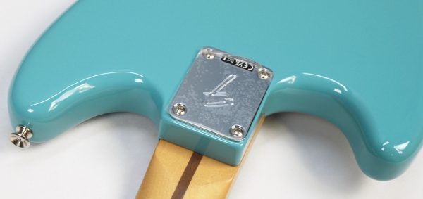 Fender Player II Mustang 2026 - Aquatone Blue neck joint