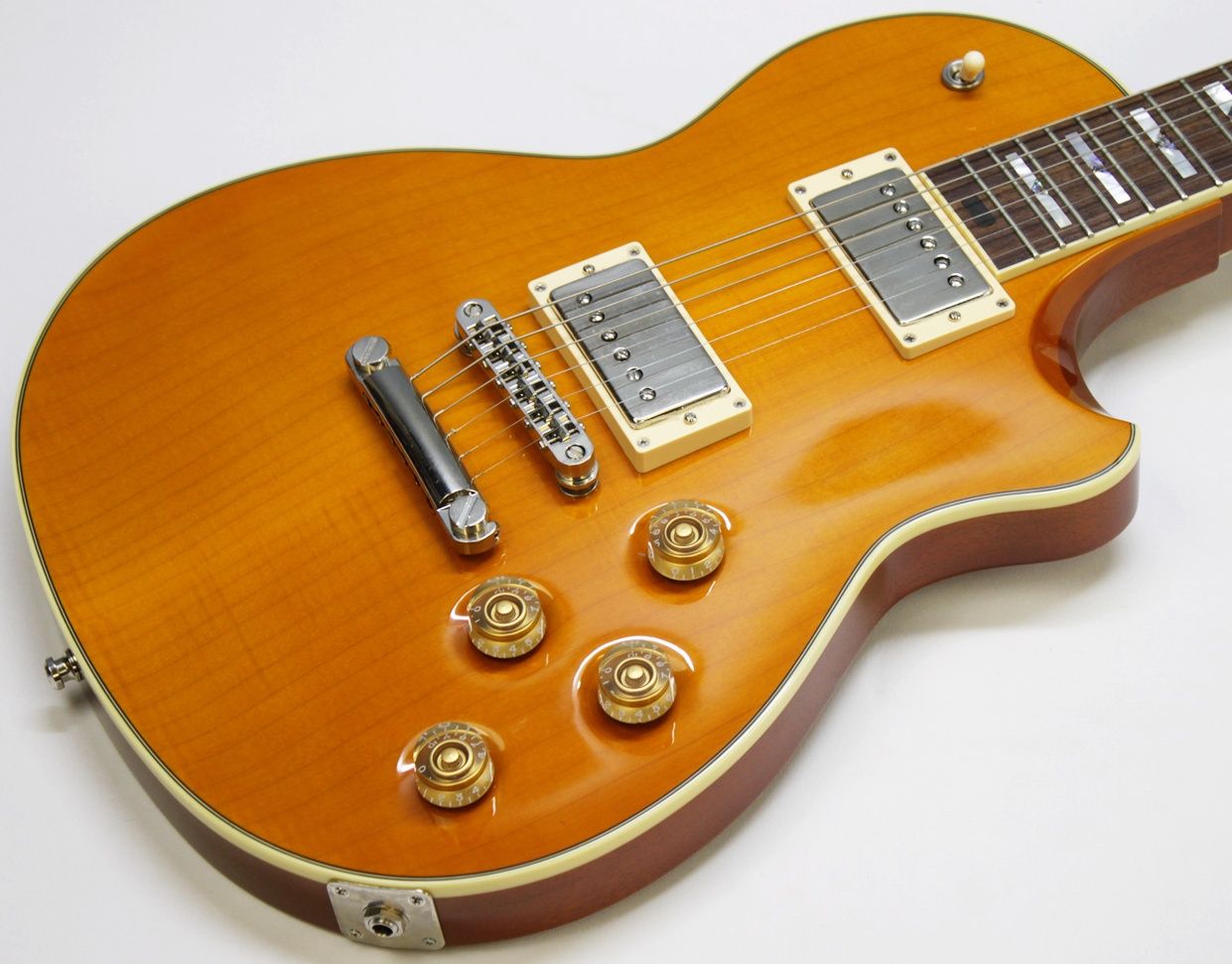 Larrivée RS-4, Larrivée RS4, Larrivée Electric Guitar, RS-4 Amber, Amber Finish, Single Cut Guitar, Flamed Maple Top, Mahogany Body, Mahogany Neck, Rosewood Fingerboard, Set Neck Guitar, Larrivée Humbuckers, TonePros Bridge, Schaller Tuners, CTS Electronics, Luxe Bumblebee Capacitors, Boutique Electric Guitar, Canadian Guitar Maker, Premium Electric Guitar, Dual Humbucker Guitar, Rock Guitar, Blues Guitar, Classic Rock, Vintage Style Electric, 2008 Larrivée, Amber Burst, Single Cutaway, High-End Electric Guitar, Made in Canada, Larrivee RS-4 Amber, Used Larrivée Guitar, Rare Larrivée Electric, Flame Maple Top Guitar, Sustain Rich Guitar, Collector Grade Guitar, Professional Guitar, Electric Guitar 2008