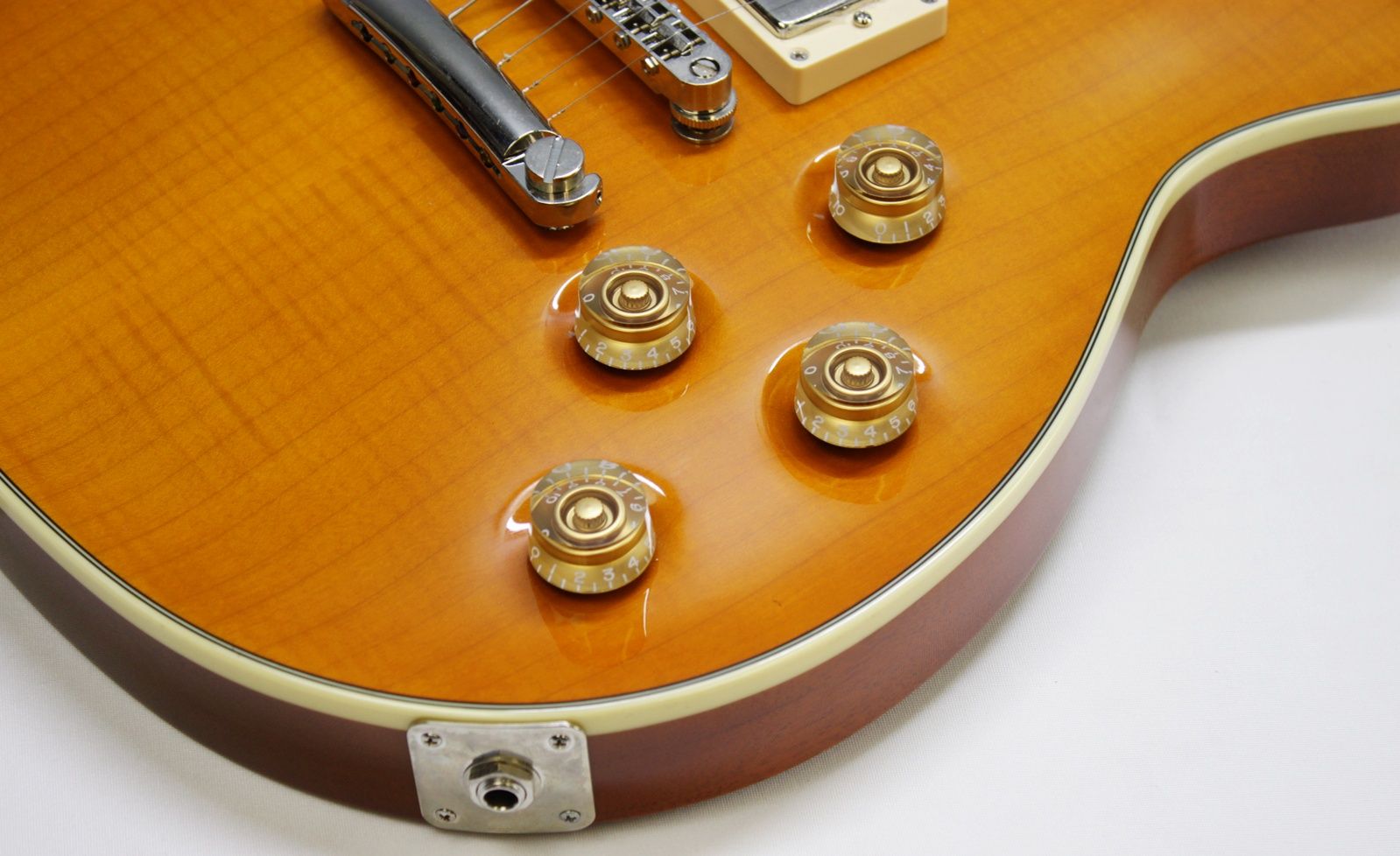 Larrivée RS-4, Larrivée RS4, Larrivée Electric Guitar, RS-4 Amber, Amber Finish, Single Cut Guitar, Flamed Maple Top, Mahogany Body, Mahogany Neck, Rosewood Fingerboard, Set Neck Guitar, Larrivée Humbuckers, TonePros Bridge, Schaller Tuners, CTS Electronics, Luxe Bumblebee Capacitors, Boutique Electric Guitar, Canadian Guitar Maker, Premium Electric Guitar, Dual Humbucker Guitar, Rock Guitar, Blues Guitar, Classic Rock, Vintage Style Electric, 2008 Larrivée, Amber Burst, Single Cutaway, High-End Electric Guitar, Made in Canada, Larrivee RS-4 Amber, Used Larrivée Guitar, Rare Larrivée Electric, Flame Maple Top Guitar, Sustain Rich Guitar, Collector Grade Guitar, Professional Guitar, Electric Guitar 2008