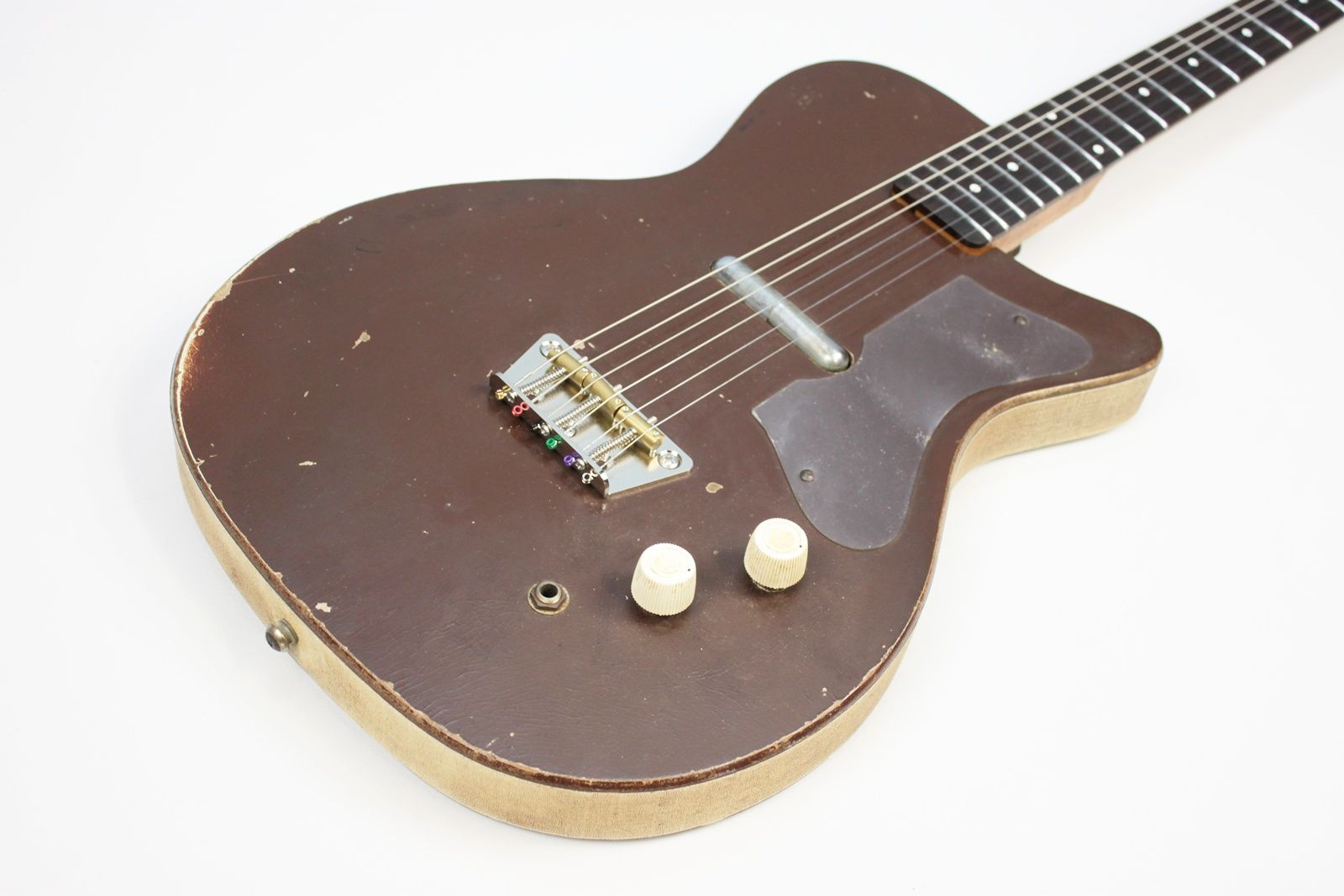 Silvertone U1 1960 - Brown - Bottle Neck Headstock - Amazing Upgrades front of body angled