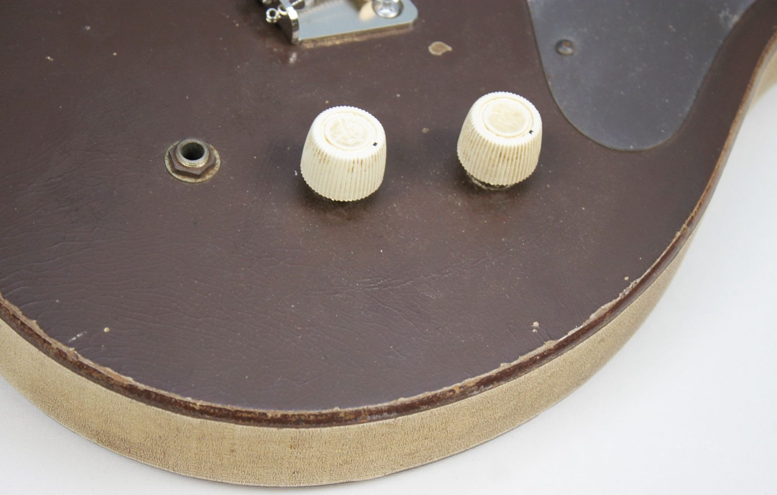 Silvertone U1 1960 - Brown - Bottle Neck Headstock - Amazing Upgrades - Image 4