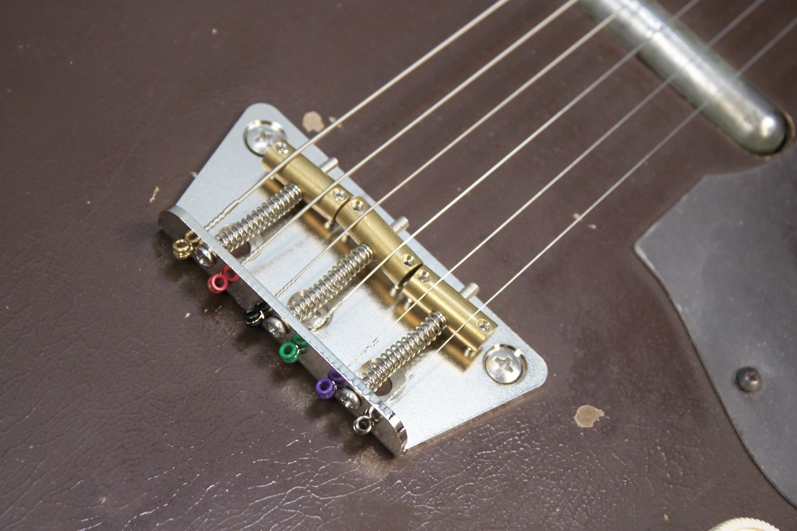 Silvertone U1 1960 - Brown - Bottle Neck Headstock - Amazing Upgrades 3-saddle brass barrels