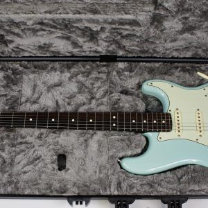 Fender American Professional Limited Edition Rosewood Neck Stratocaster 2017 - Daphne Blue **Upgraded Pickups** hard shell case included