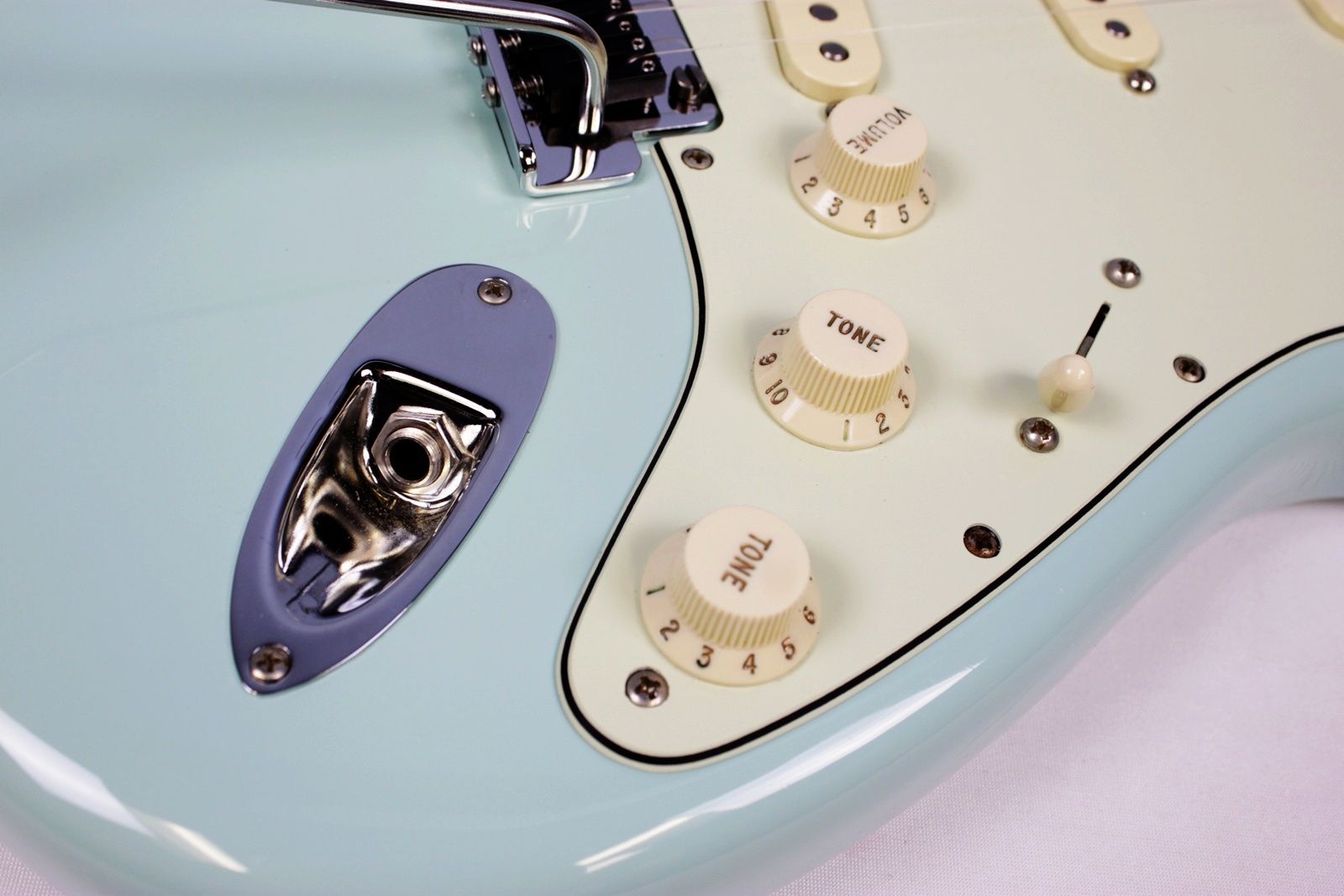 Fender American Professional Limited Edition Rosewood Neck Stratocaster 2017 - Daphne Blue **Upgraded Pickups** tone controls and mint green pickguard
