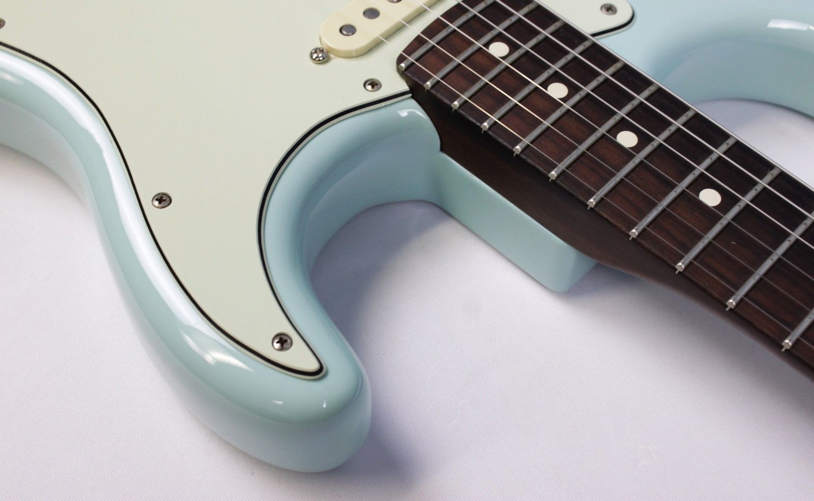 Fender American Professional Limited Edition Rosewood Neck Stratocaster 2017 - Daphne Blue **Upgraded Pickups** countour on body