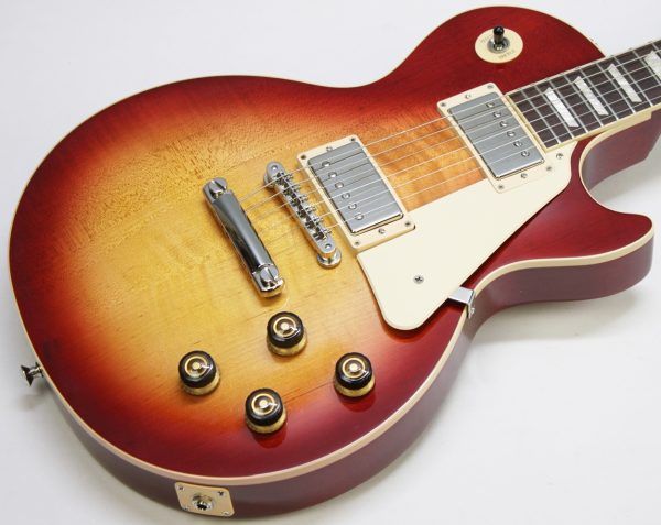 Gibson Les Paul Standard '60s 2020 - Sixties Cherry - Upgraded Pickups & Electronics front of mahogany body with flame maple top