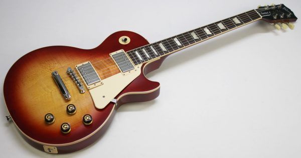 Gibson Les Paul Standard '60s 2020 - Sixties Cherry - Upgraded Pickups & Electronics front of the whole guitar