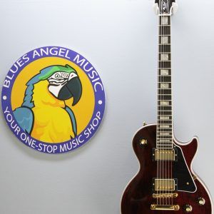 Gibson, Les Paul Custom, Les Paul Custom 70s, Gibson Les Paul Custom, Wine Red, 2025 Gibson, electric guitar, solid body guitar, mahogany body, maple top, set neck, 70s profile neck, volute neck, ebony fingerboard, nitrocellulose lacquer, dual humbuckers, gold hardware, rock guitar, blues guitar, hard rock, classic rock, premium electric guitar, USA made guitar, Gibson USA, 6 string guitar, carved maple top, wine red finish, custom series, Les Paul electric, vintage style guitar, modern classic guitar
