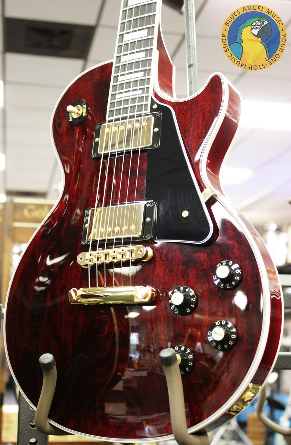 Gibson, Les Paul Custom, Les Paul Custom 70s, Gibson Les Paul Custom, Wine Red, 2025 Gibson, electric guitar, solid body guitar, mahogany body, maple top, set neck, 70s profile neck, volute neck, ebony fingerboard, nitrocellulose lacquer, dual humbuckers, gold hardware, rock guitar, blues guitar, hard rock, classic rock, premium electric guitar, USA made guitar, Gibson USA, 6 string guitar, carved maple top, wine red finish, custom series, Les Paul electric, vintage style guitar, modern classic guitar