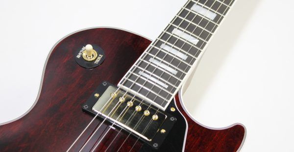 Gibson, Les Paul Custom, Les Paul Custom 70s, Gibson Les Paul Custom, Wine Red, 2025 Gibson, electric guitar, solid body guitar, mahogany body, maple top, set neck, 70s profile neck, volute neck, ebony fingerboard, nitrocellulose lacquer, dual humbuckers, gold hardware, rock guitar, blues guitar, hard rock, classic rock, premium electric guitar, USA made guitar, Gibson USA, 6 string guitar, carved maple top, wine red finish, custom series, Les Paul electric, vintage style guitar, modern classic guitar